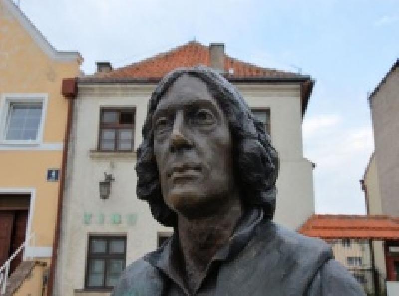 Pomnik Mikołaja Kopernika na rynku